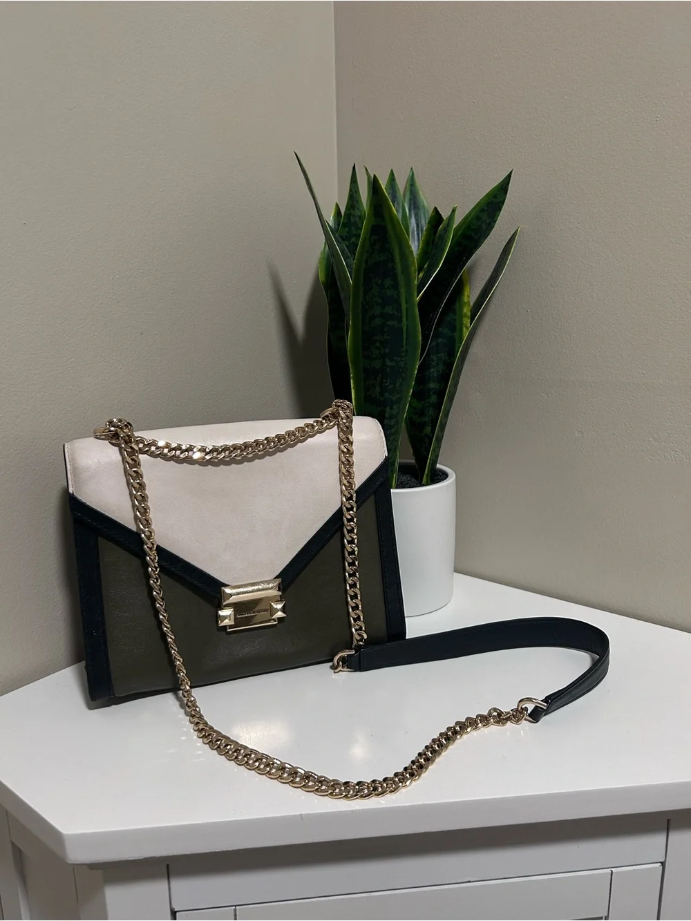 Two-Tone Black, green and Cream Chain Shoulder Bag
